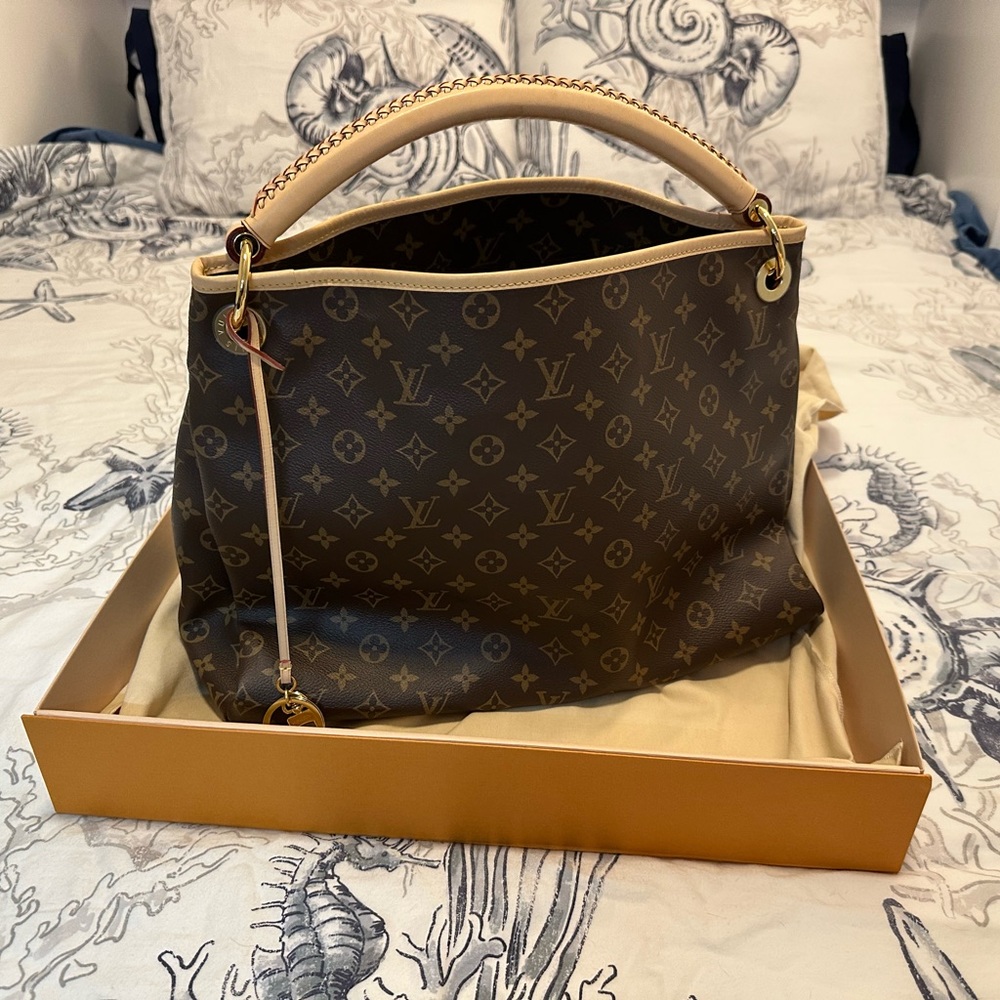 🤎RETIRED💛✨Louis Vuitton Artsy MM